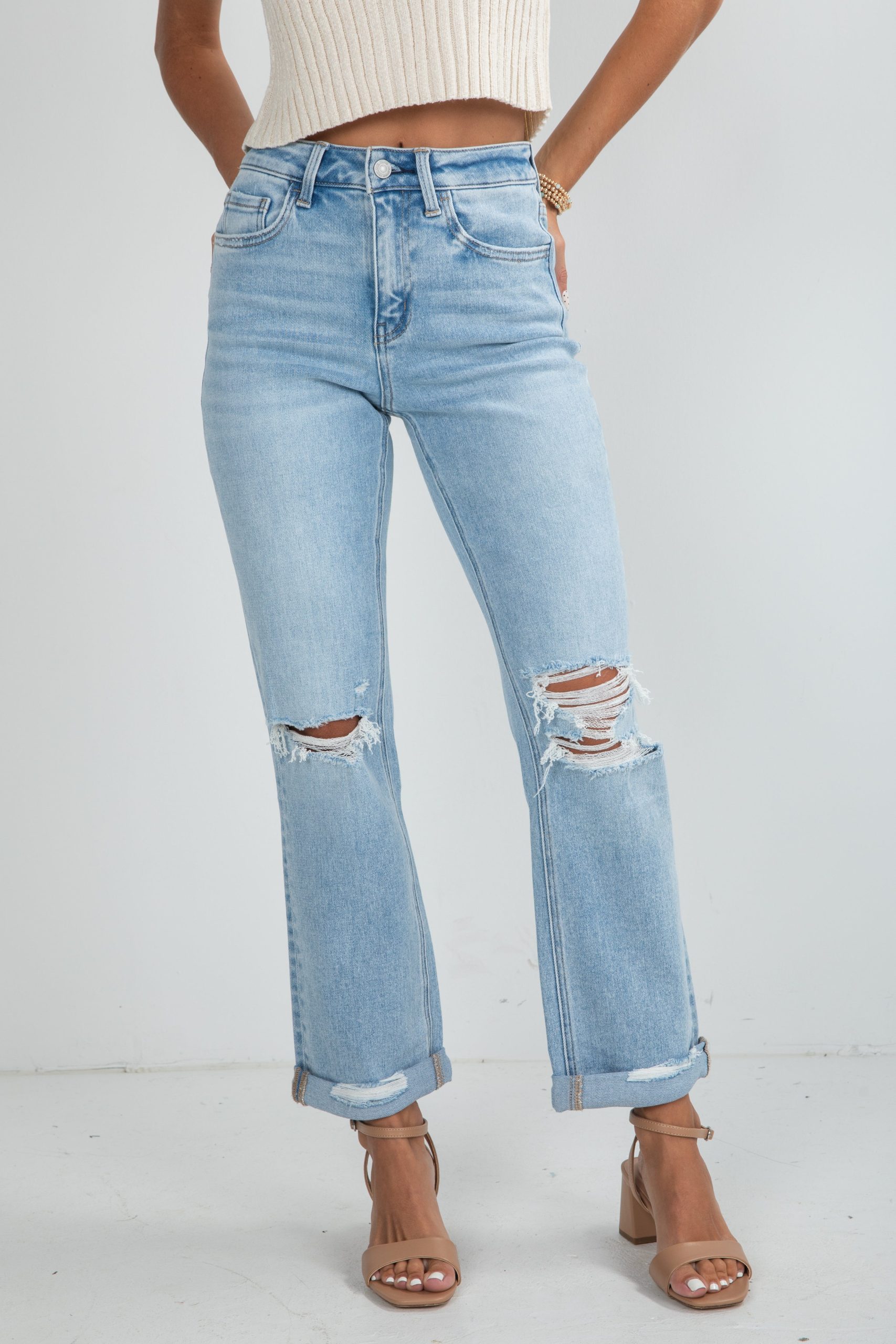 shopdressup_light_wash_straight_leg_jeans-3_c136c93a-0070-47be-8b96-6ced925d5c20.jpg