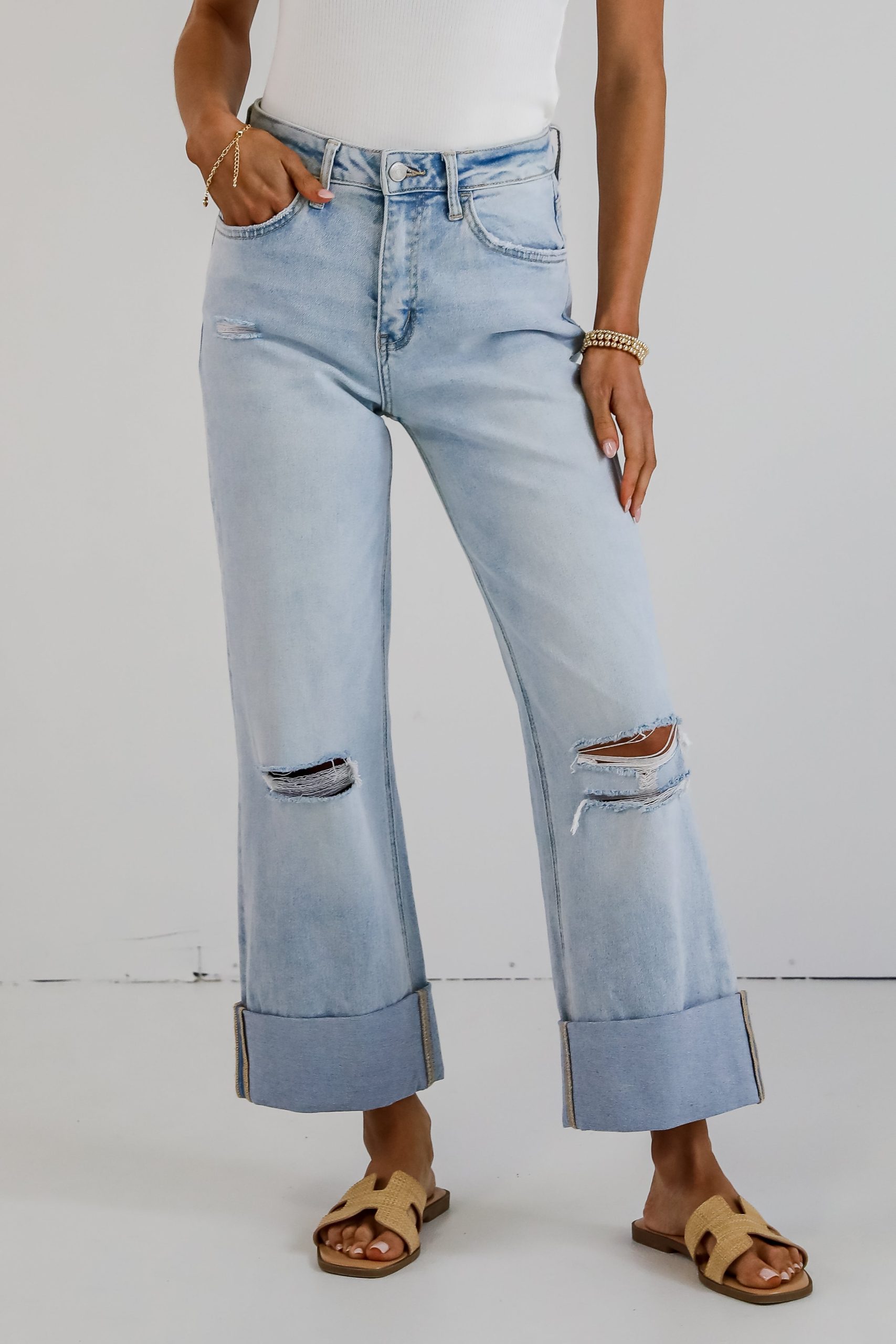 shopdressup_medium_wash_cuffed_jeans-6_22236a5d-4c7e-411d-a014-30e96fb6a0fd.jpg