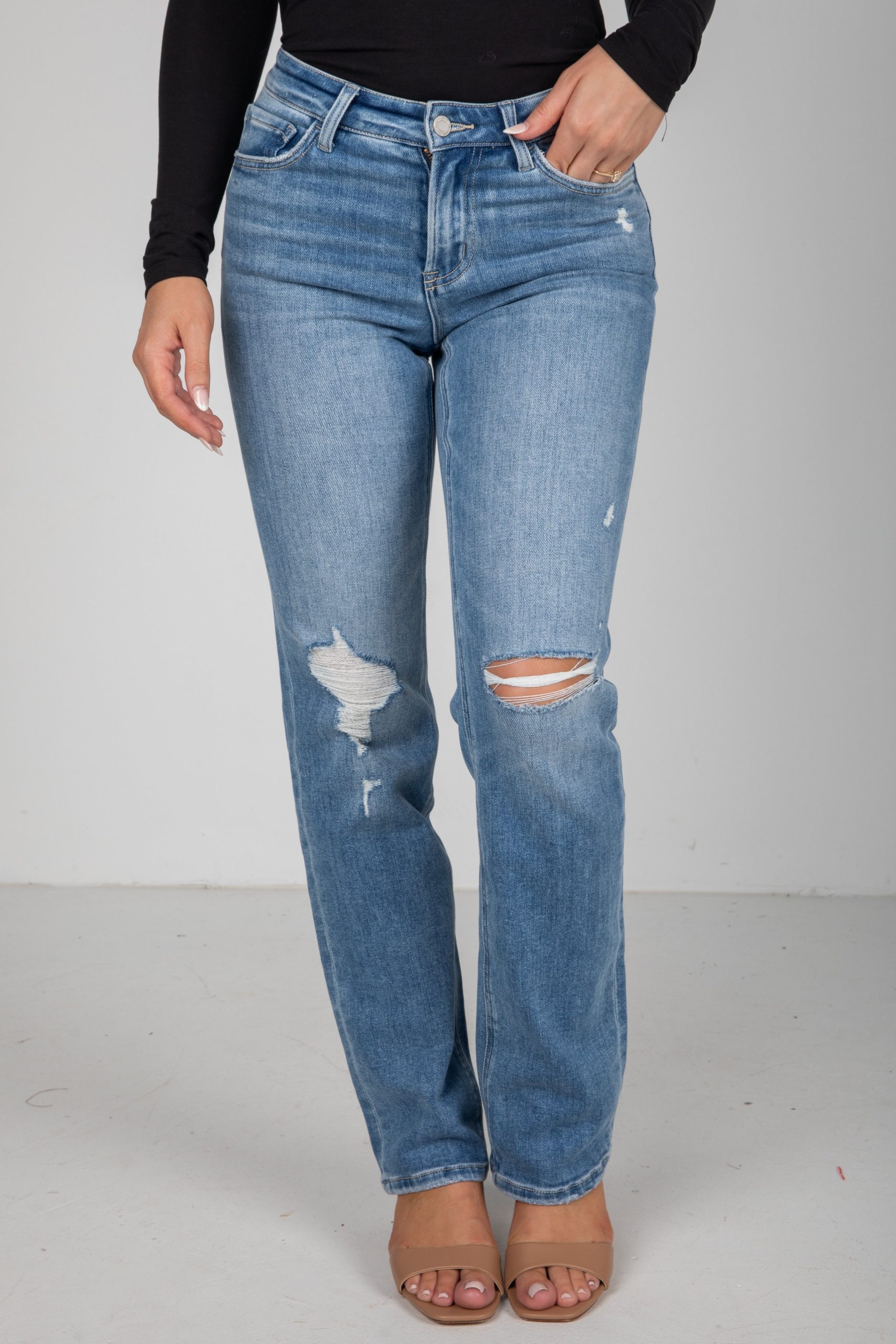 shopdressup_medium_wash_straight_leg_jeans-3_d884d55b-b889-469b-96f4-d4d8d30a9060.jpg